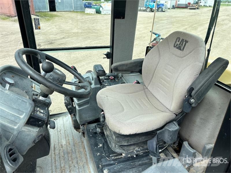 CAT CS563E Vibratory Smooth Drum Compactor 싱글 드럼 롤러