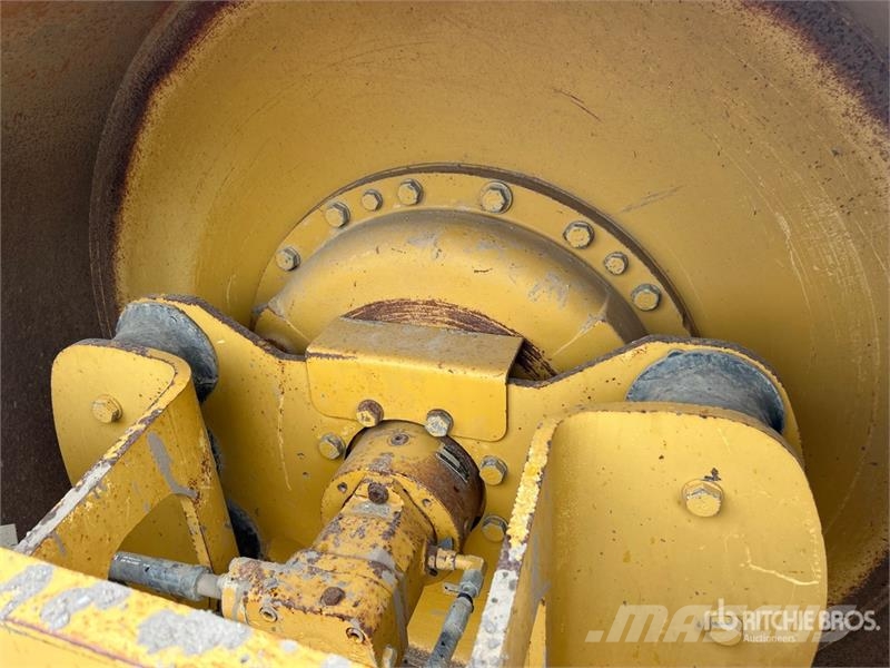 CAT CS563E Vibratory Smooth Drum Compactor 싱글 드럼 롤러