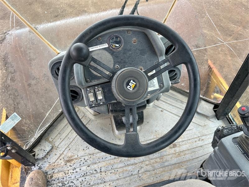 CAT CS563E Vibratory Smooth Drum Compactor 싱글 드럼 롤러