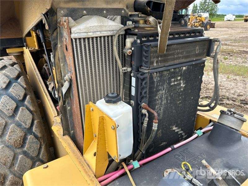 CAT CS563E Vibratory Smooth Drum Compactor 싱글 드럼 롤러