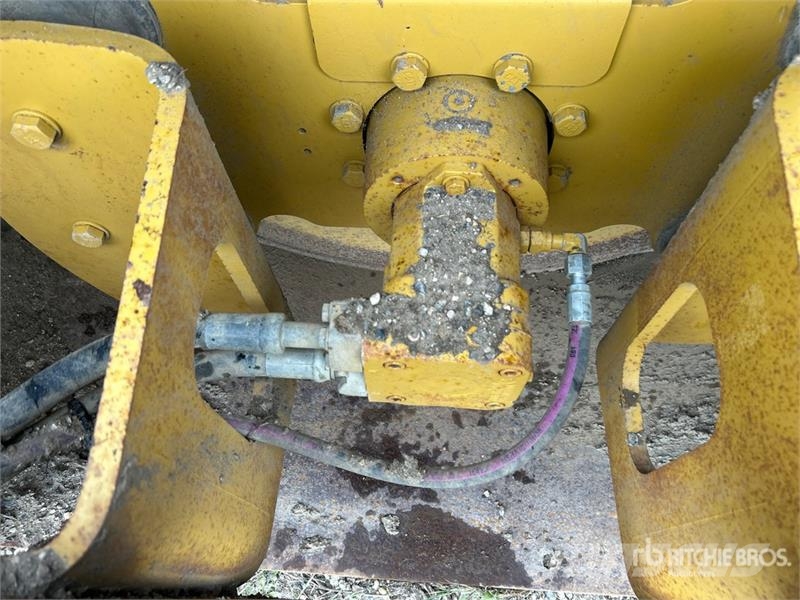 CAT CS563E Vibratory Smooth Drum Compactor 싱글 드럼 롤러