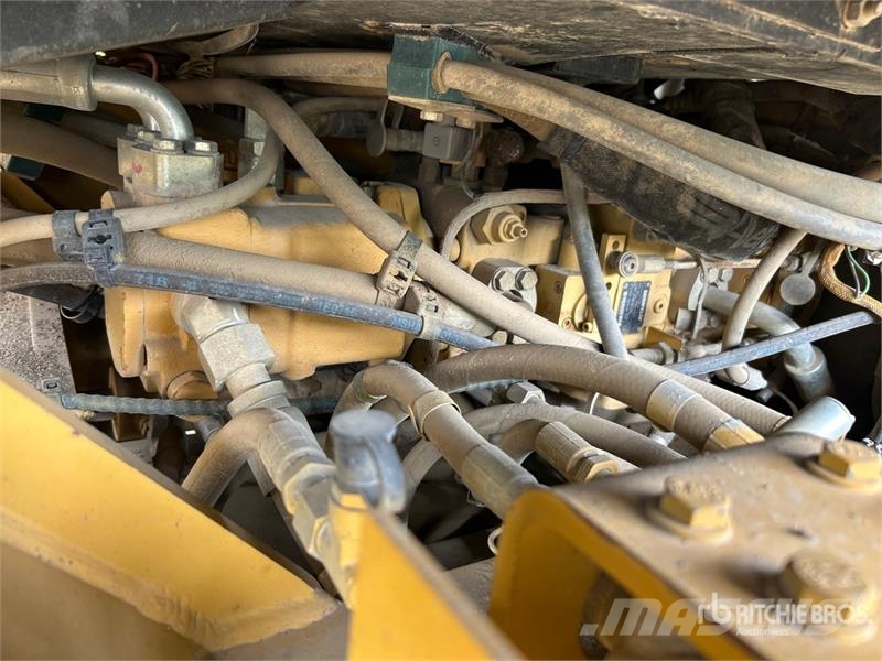 CAT CS563E Vibratory Smooth Drum Compactor 싱글 드럼 롤러