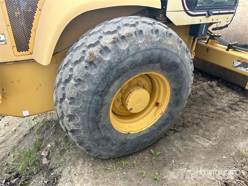 CAT CS563E Vibratory Smooth Drum Compactor 싱글 드럼 롤러