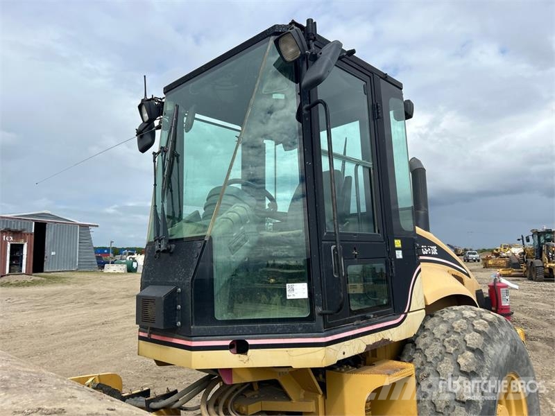CAT CS563E Vibratory Smooth Drum Compactor 싱글 드럼 롤러