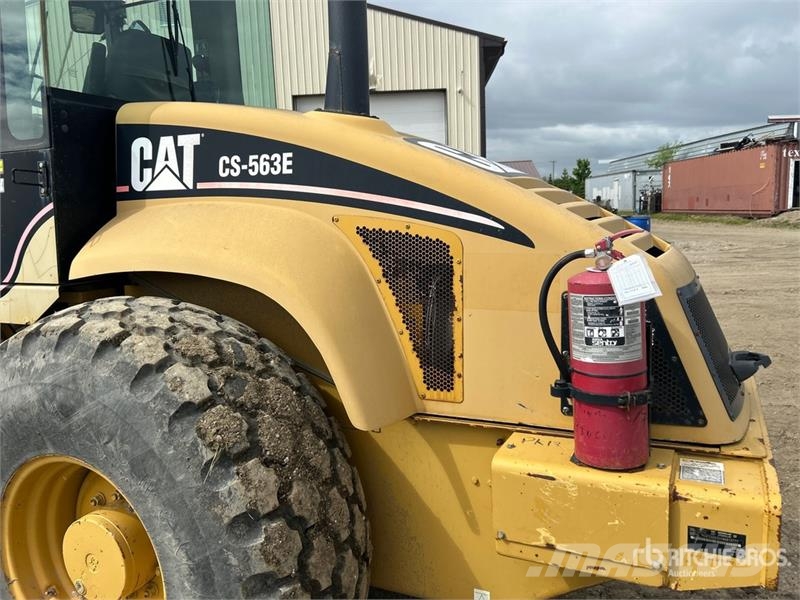 CAT CS563E Vibratory Smooth Drum Compactor 싱글 드럼 롤러