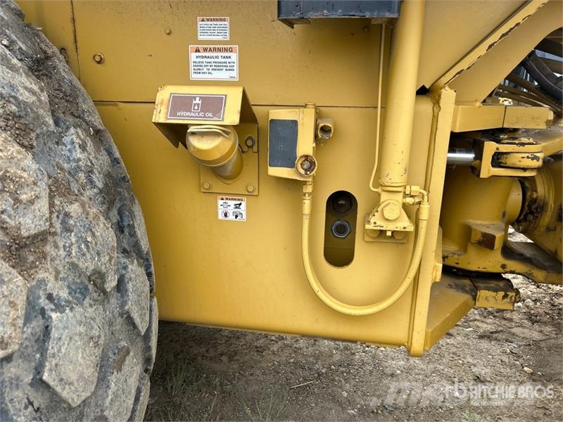 CAT CS563E Vibratory Smooth Drum Compactor 싱글 드럼 롤러