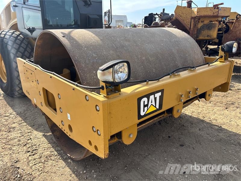 CAT CS56B Smooth Drum Compactor Walzenzüge