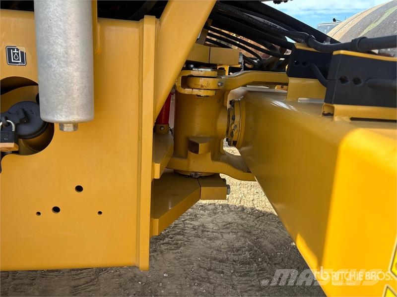 CAT CS56B Smooth Drum Compactor Walzenzüge