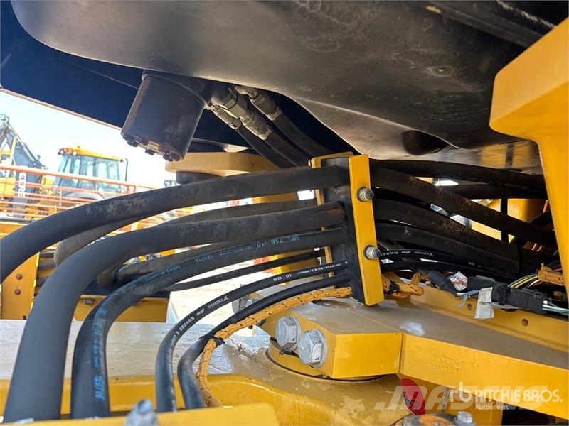 CAT CS56B Smooth Drum Compactor Walzenzüge