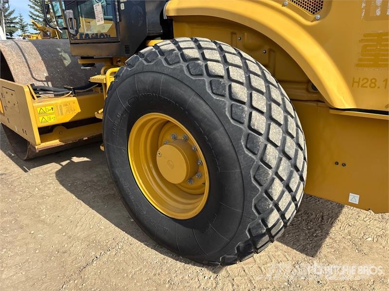 CAT CS56B Smooth Drum Compactor Walzenzüge