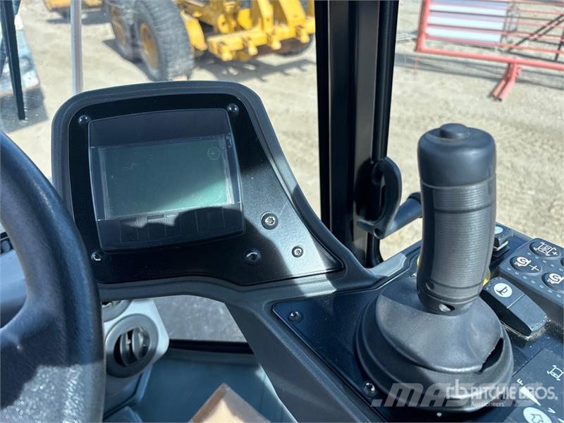 CAT CS56B Smooth Drum Compactor Walzenzüge