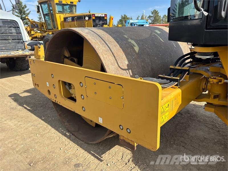 CAT CS56B Smooth Drum Compactor Walzenzüge