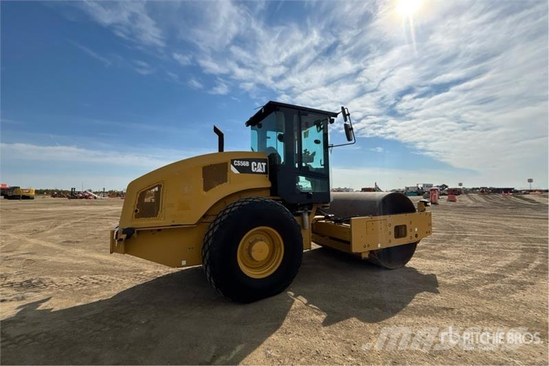 CAT CS56B Smooth Drum Compactor Walzenzüge