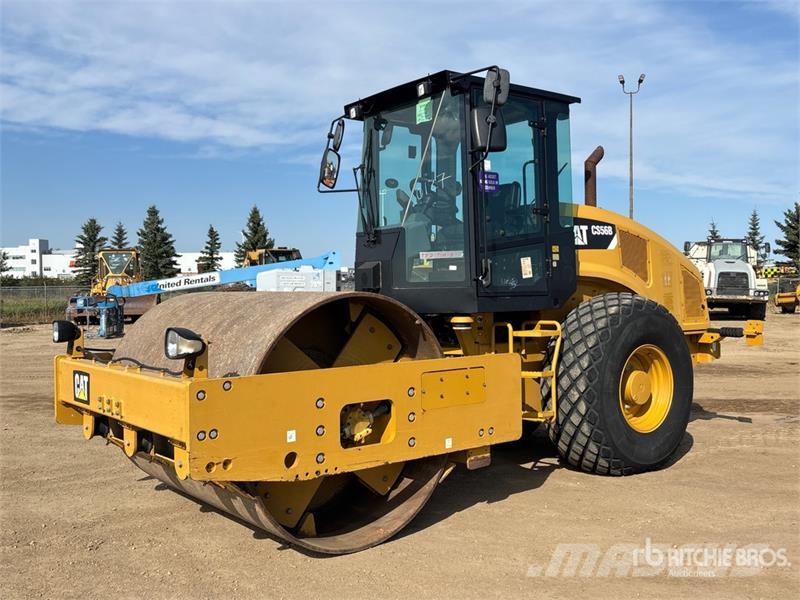 CAT CS56B Smooth Drum Compactor Walzenzüge