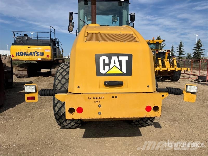 CAT CS56B Smooth Drum Compactor Walzenzüge