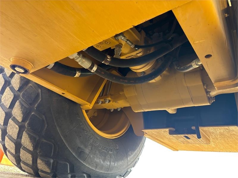 CAT CS56B Smooth Drum Compactor Walzenzüge