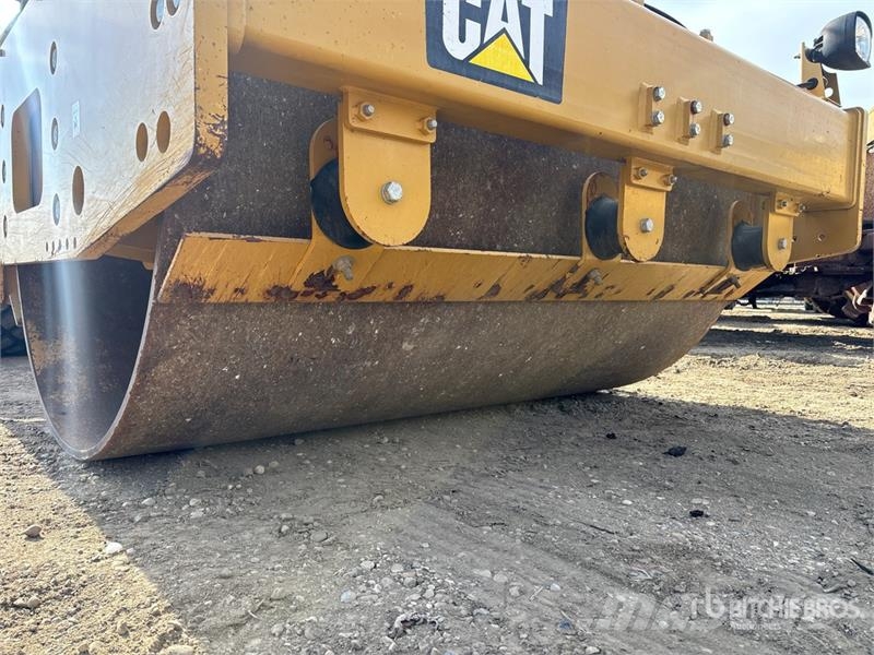 CAT CS56B Smooth Drum Compactor Walzenzüge
