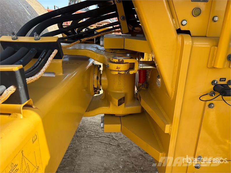CAT CS56B Smooth Drum Compactor Walzenzüge