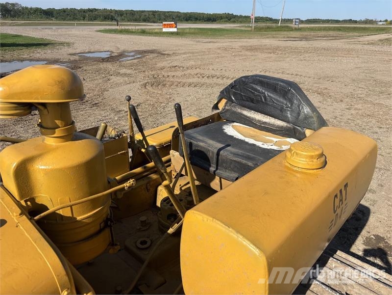 CAT D4 Kāpurķēžu buldozeri