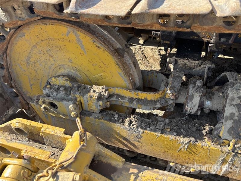 CAT D4 Kāpurķēžu buldozeri