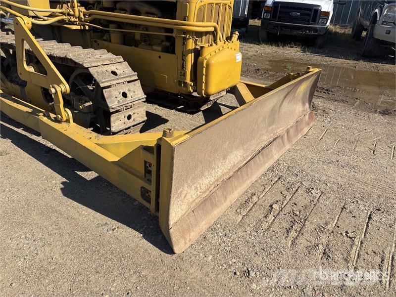CAT D4 Kāpurķēžu buldozeri