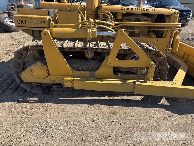 CAT D4 Kāpurķēžu buldozeri