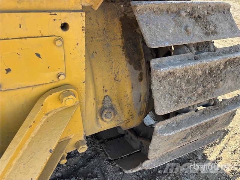 CAT D4 Kāpurķēžu buldozeri