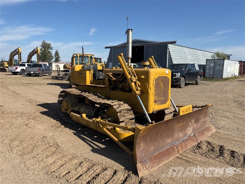 CAT D4 Kāpurķēžu buldozeri