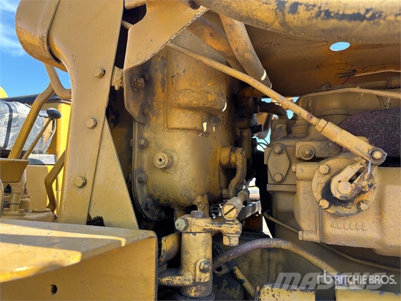CAT D4 Kāpurķēžu buldozeri