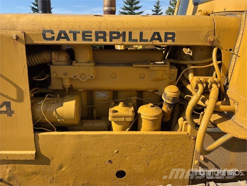 CAT D4 Kāpurķēžu buldozeri