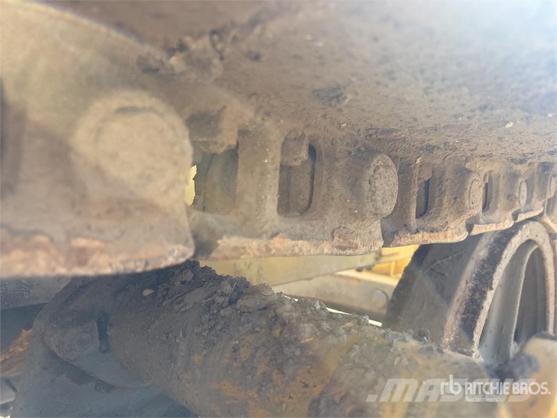 CAT D4 Kāpurķēžu buldozeri