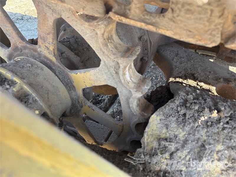 CAT D4 Kāpurķēžu buldozeri
