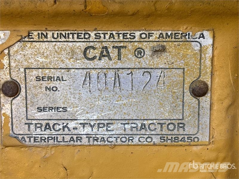 CAT D4 Kāpurķēžu buldozeri