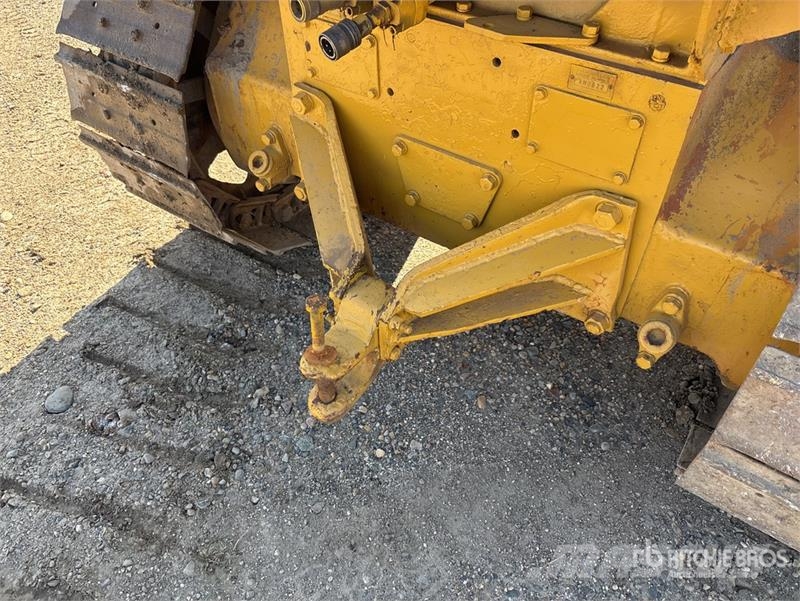CAT D4 Kāpurķēžu buldozeri