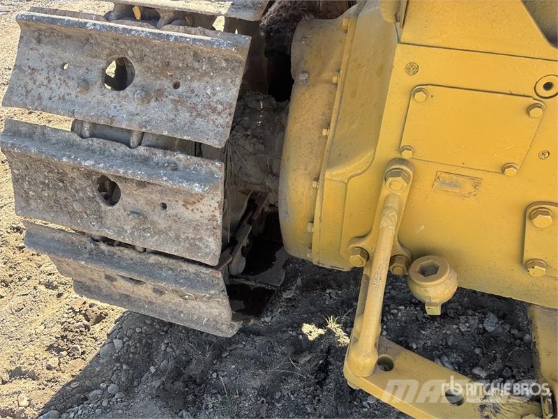 CAT D4 Kāpurķēžu buldozeri
