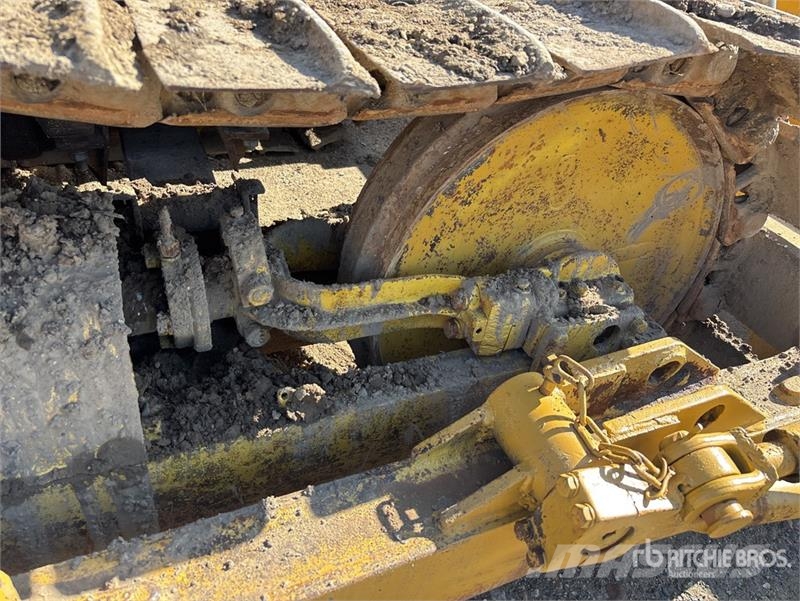 CAT D4 Kāpurķēžu buldozeri