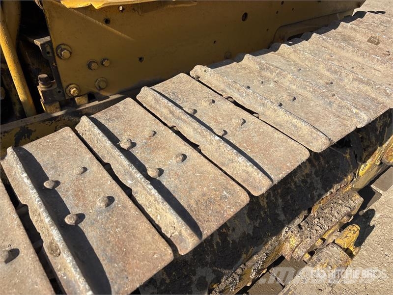 CAT D4 Kāpurķēžu buldozeri