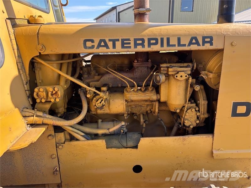 CAT D4 Kāpurķēžu buldozeri