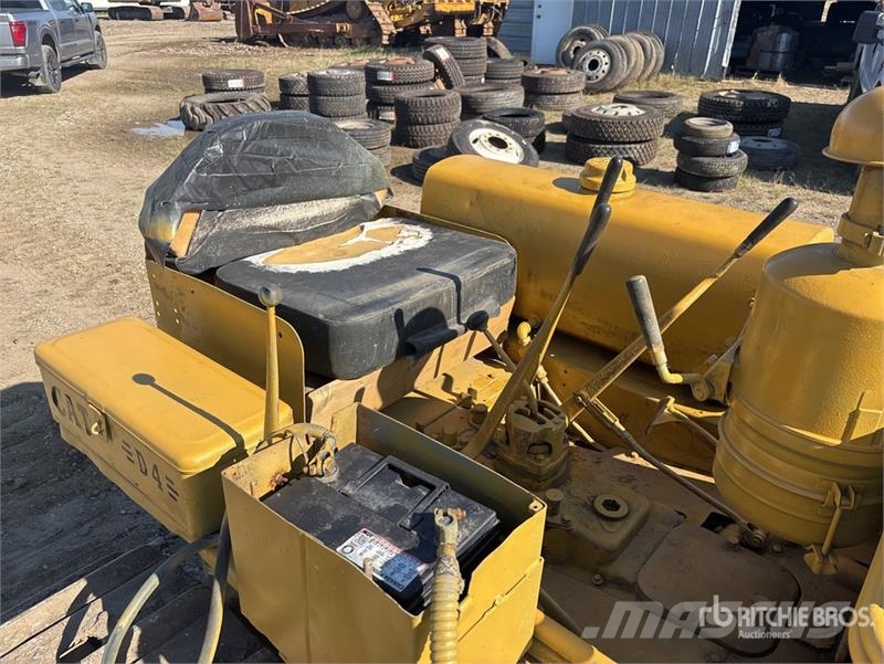 CAT D4 Kāpurķēžu buldozeri