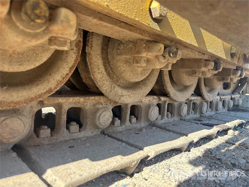 CAT D4 Kāpurķēžu buldozeri