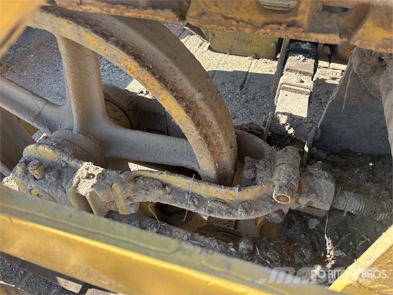CAT D4 Kāpurķēžu buldozeri