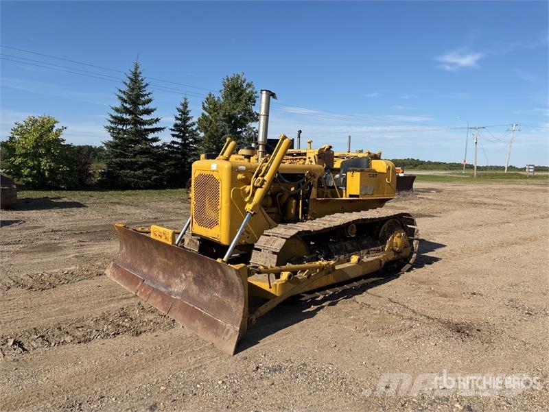 CAT D4 Kāpurķēžu buldozeri