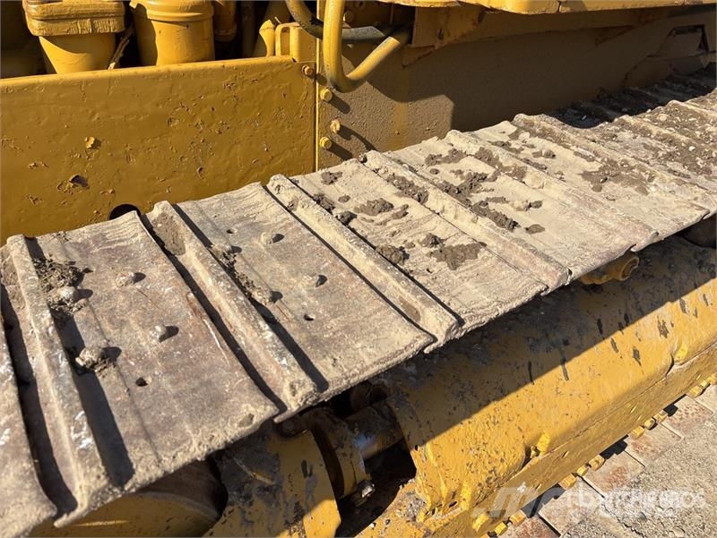 CAT D4 Kāpurķēžu buldozeri