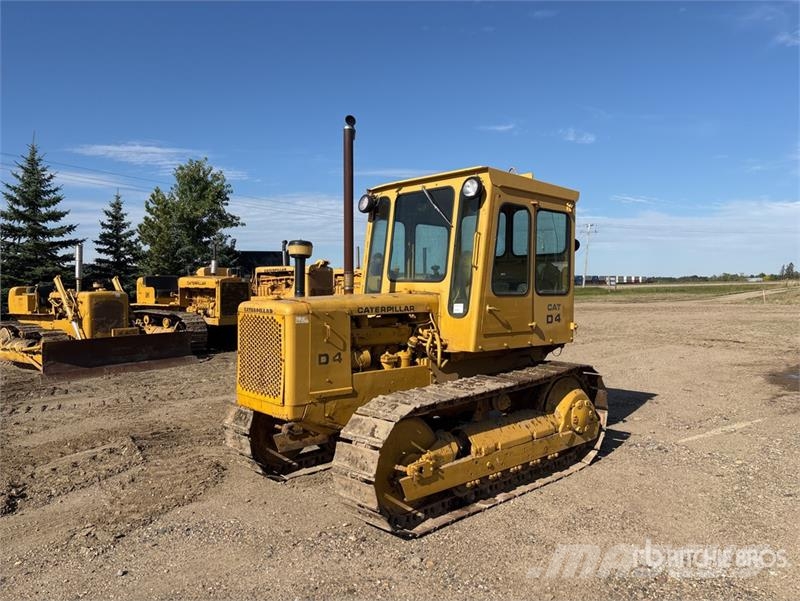 CAT D4 Kāpurķēžu buldozeri