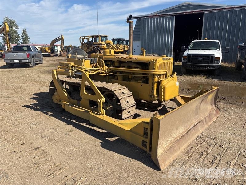CAT D4 Kāpurķēžu buldozeri