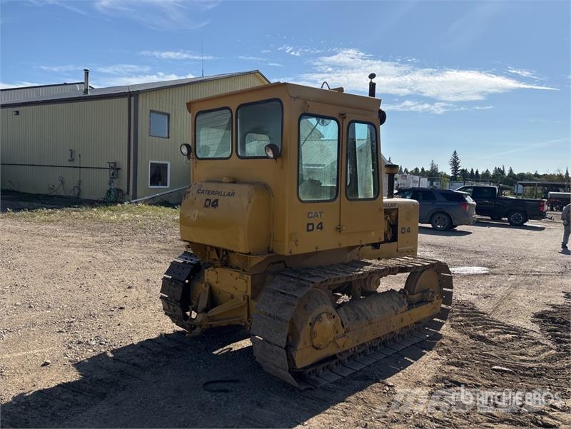 CAT D4 Kāpurķēžu buldozeri
