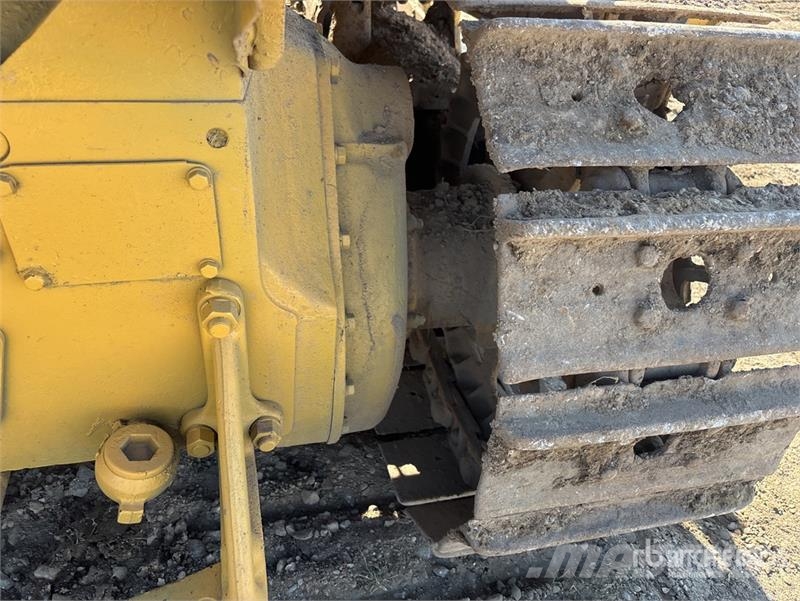 CAT D4 Kāpurķēžu buldozeri