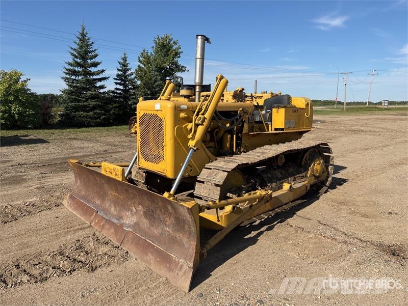 CAT D4 Kāpurķēžu buldozeri