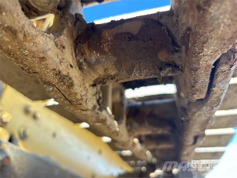 CAT D4 Kāpurķēžu buldozeri