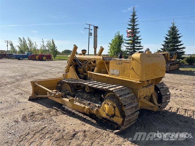 CAT D4 Kāpurķēžu buldozeri